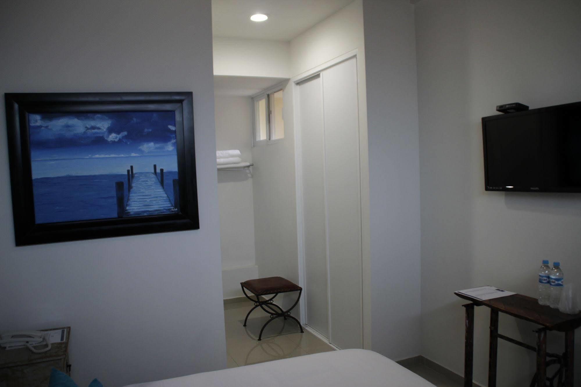 Suites Chapultepec Guadalajara Esterno foto